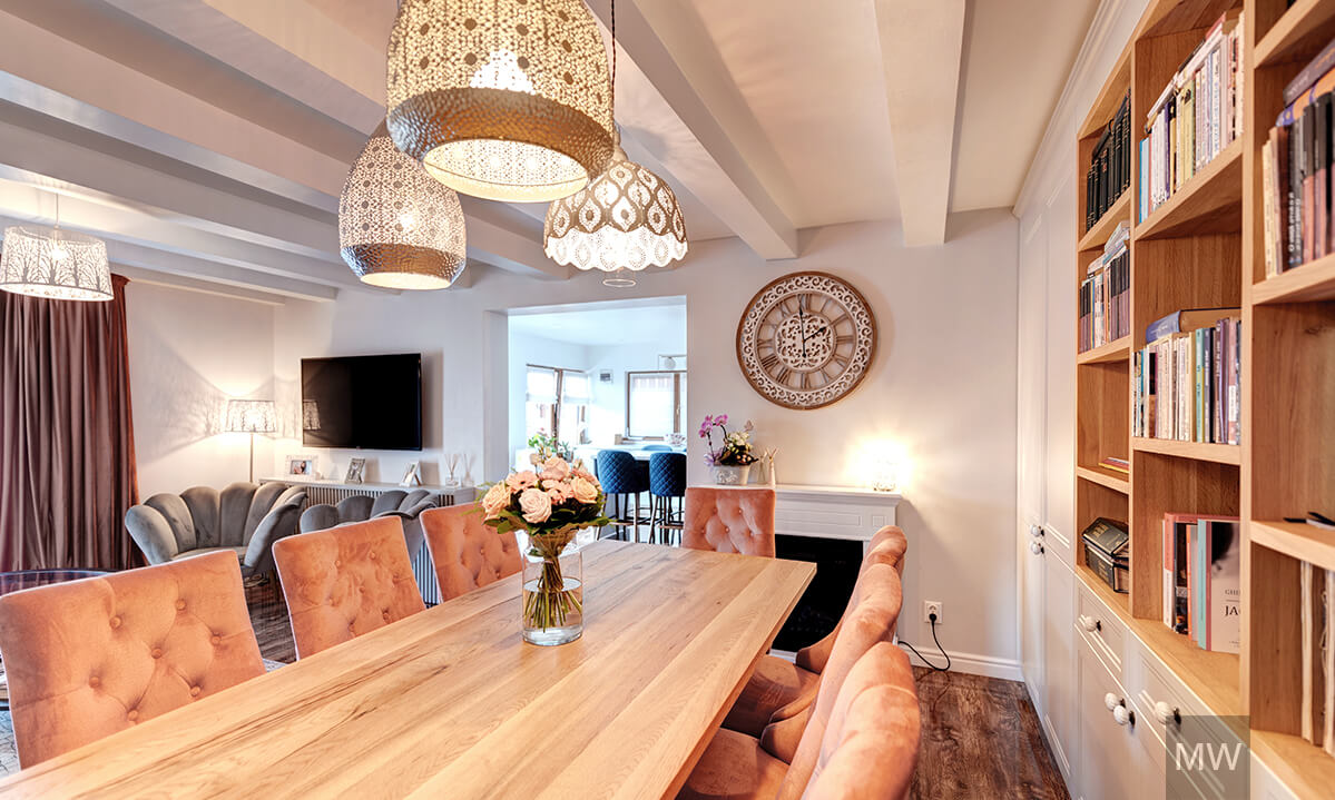zona de living si zona de dining in casa moderna cu accente classice zona de living si zona de dining in casa moderna cu accente classice