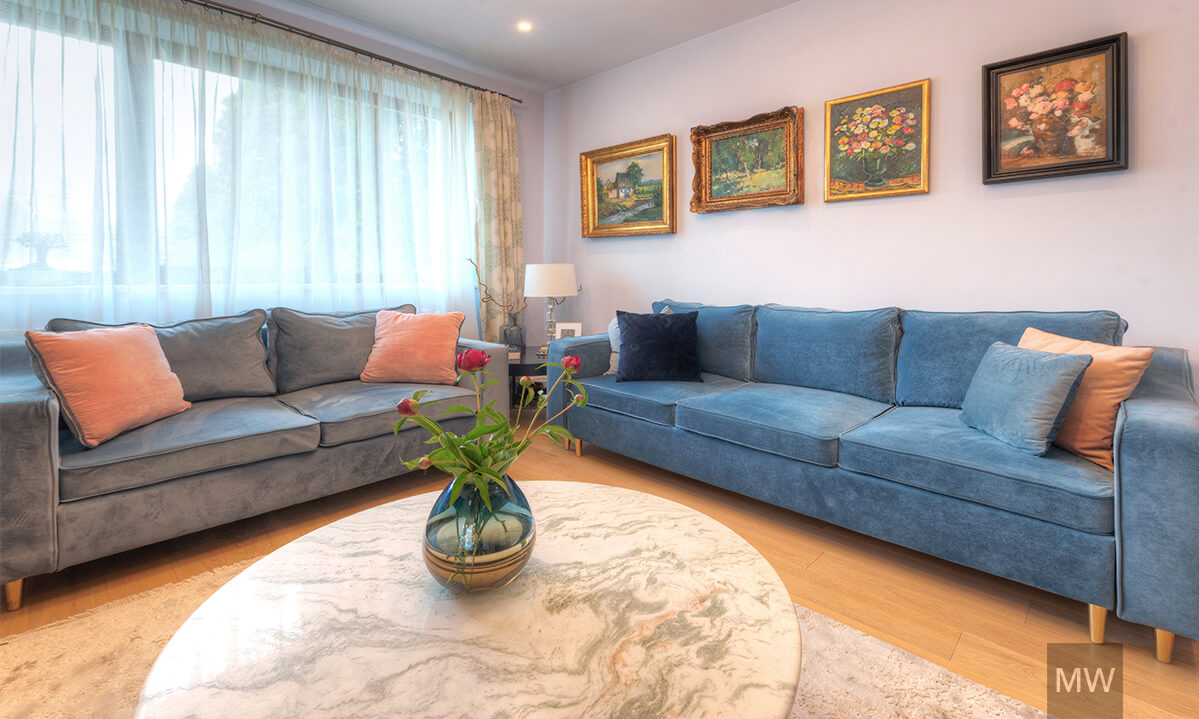 living cu canapele, design living, canapele cu nuante de albastru, tablouri classice, living modern classic, design most wanted cluj living cu canapele, design living, canapele cu nuante de albastru, tablouri classice, living modern classic, design most wanted cluj