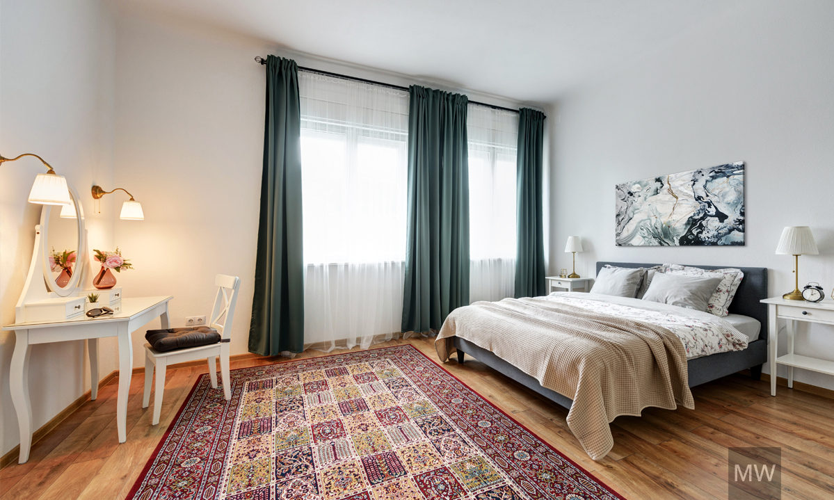 vedere dormitor cu perdele verzi si mobilier de la ikea, vedere dormitor cu perdele verzi si mobilier de la ikea, covor persian, mobilier clasic