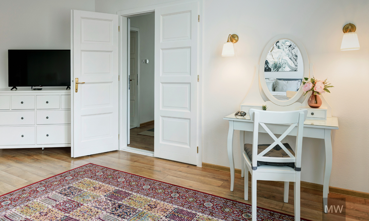 apartament, mobilat si utilat, design interior apartament, mobilat si utilat, cu mobila de la IKEA si accesorii, mobila alba cu apardoseala natur