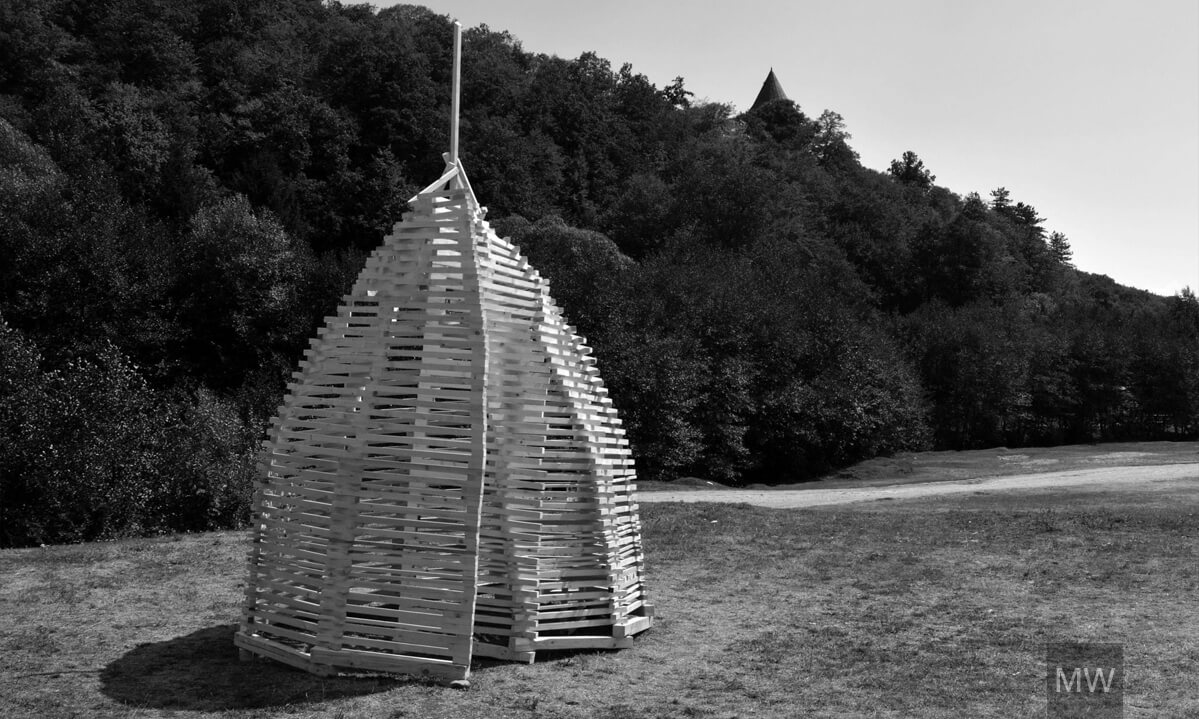 boglya csomopont csernaton 2015_mostwanted_showcase_04 proiect instalatie design si arhitectura din lemn noise camap 2015 cernat poza vedere fata