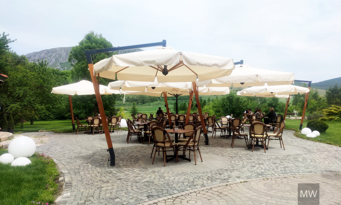design terasa conacul secuiesc rimetea most wanted design trend furniture gradini cluj umbrele amenajare cu piatra ardezie design terasa conacul secuiesc rimetea most wanted design trend furniture gradini cluj umbrele amenajare cu piatra ardezie