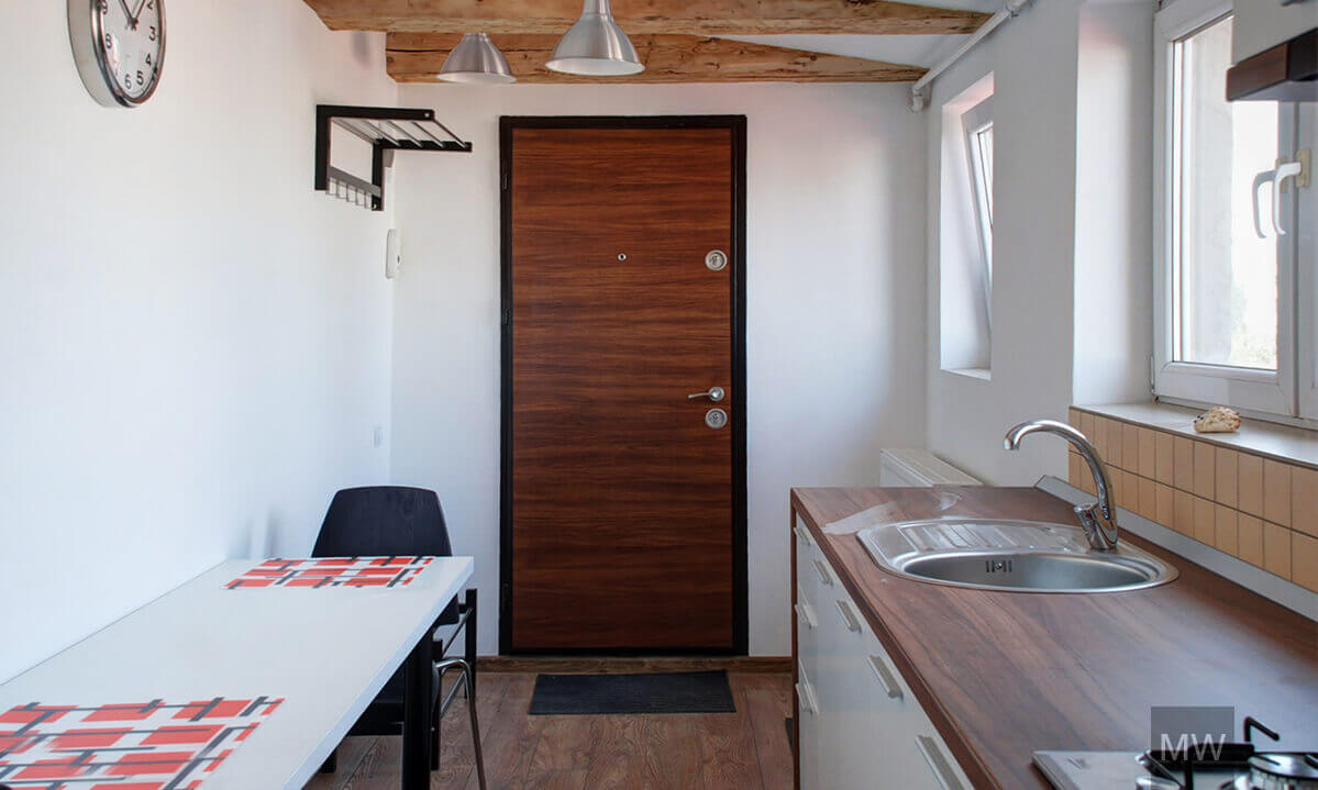 Bucătărie în stil minimalist în apartamentul mic studio Bucătărie în stil minimalist în apartamentul mic studio