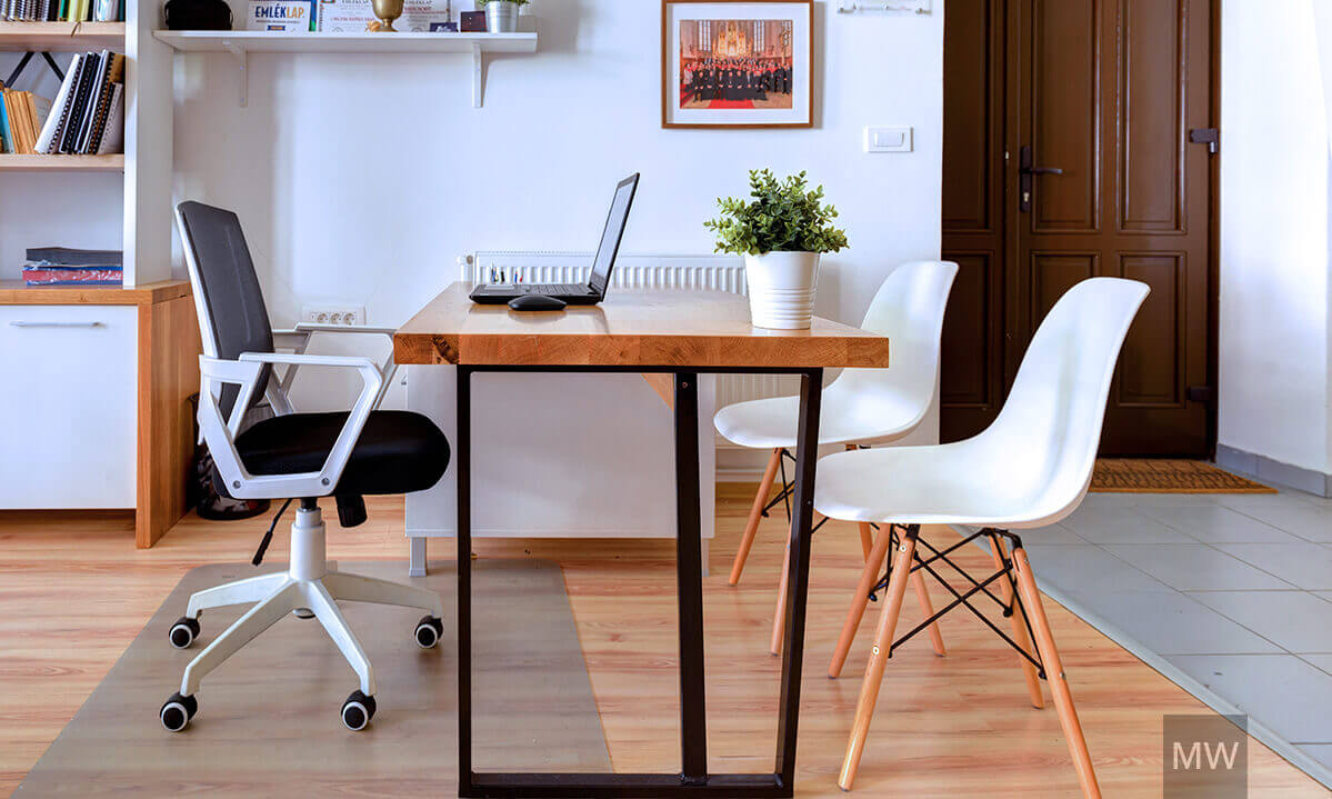 birou cu picioare metalice si blat de stejar masiv in proiect de design interior birou in cluj birou cu picioare metalice si blat de stejar masiv in proiect de design interior birou in cluj
