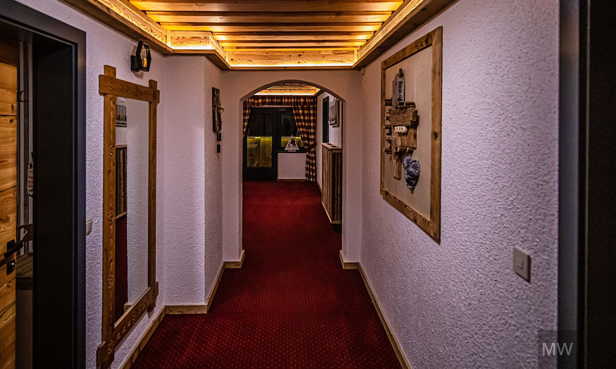 coridor la etaj in pensiunea rustica la restaurant kitzbuchel alpen pension coridor la etaj in pensiunea rustica la restaurant kitzbuchel alpen pension