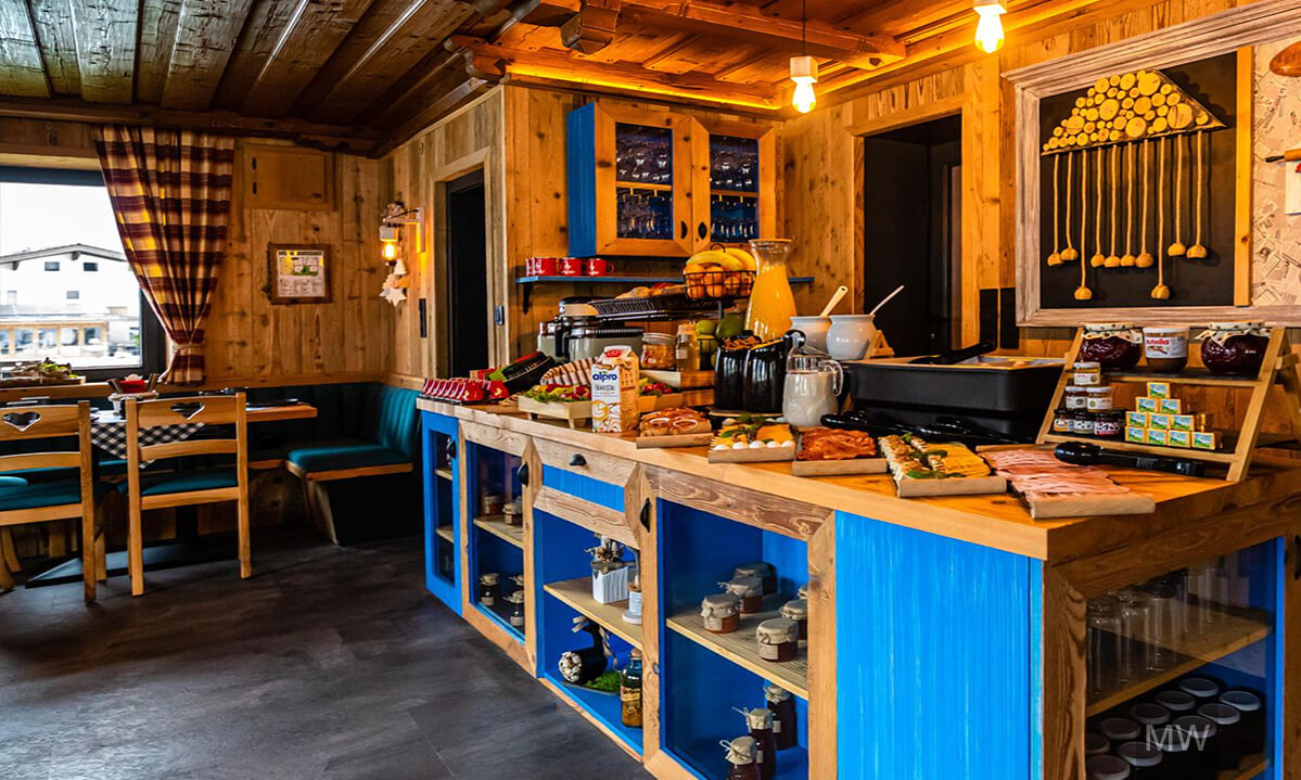 linie de servire cu design in stil rustic la pensiunea din austria linie de servire cu design in stil rustic la pensiunea din austria