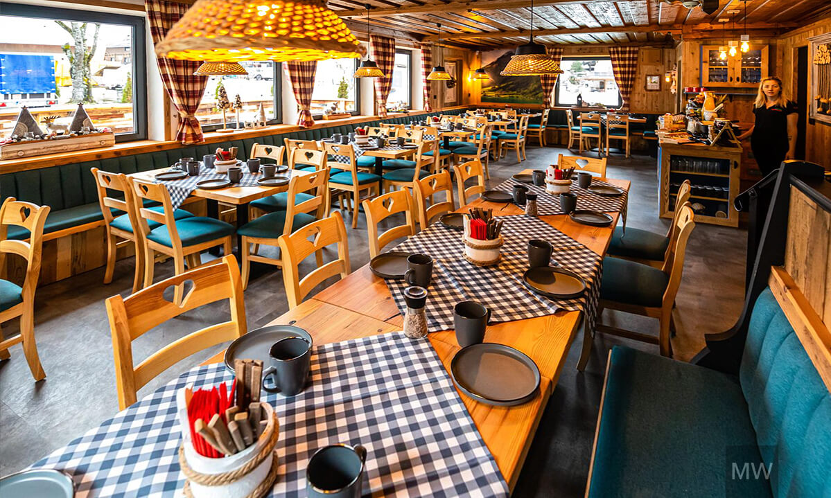 restaurant rustic in austria zona de restaurant cu linie de servire, pereti placati cu lemn periat restaurant rustic in austria zona de restaurant cu linie de servire, pereti placati cu lemn periat